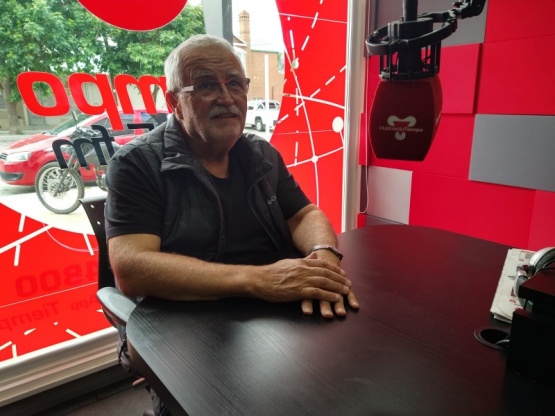 Hernán Spotti en el piso de Tiempo FM.