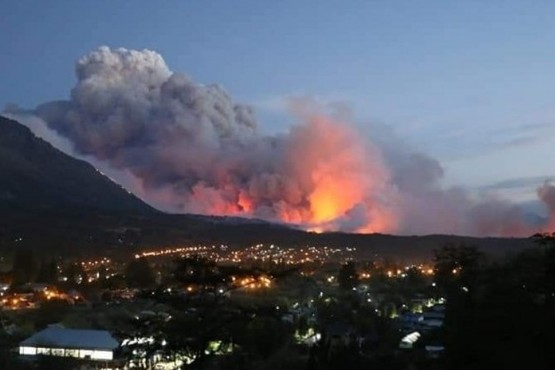 Incendios en El Hoyo: “Esperamos que hoy se pueda circunscribir el avance del fuego”