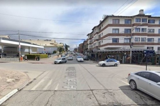 Bariloche: Delante de sus hijos, tomó del cuello a un empleado del estacionamiento medido