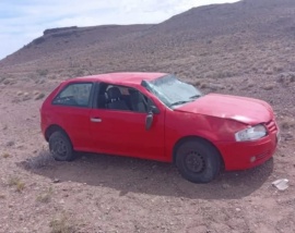 Volcó y dejó abandonado su auto en Facundo