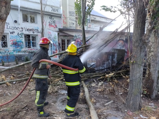 Provocan incendio al lado del InSET