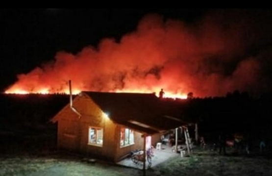 Trevelin: incendio activo en Paso Ancho y Ruta 29