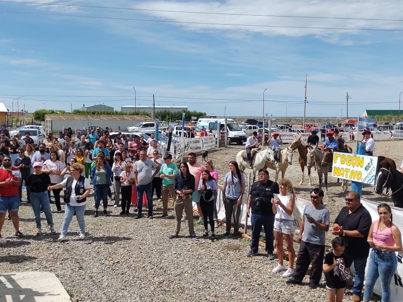 Autoridades en la apertura de la jineteada (C.G)