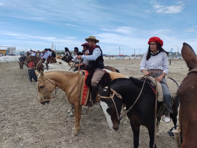 Autoridades en la apertura de la jineteada (C.G)