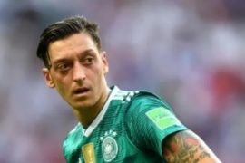 Ozil se retira del fútbol