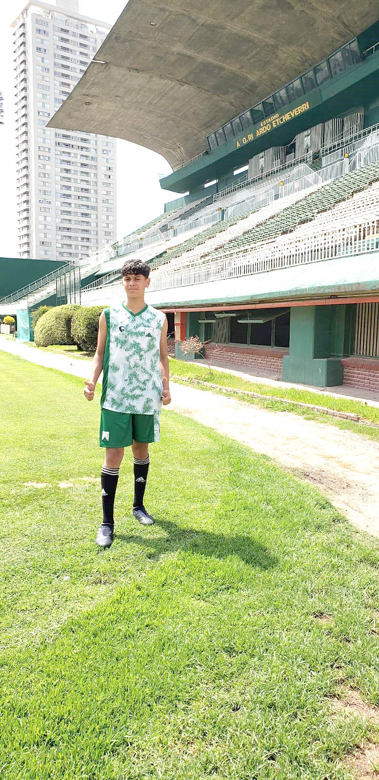 El volante Julián Muñoz, integrante de la categoría 2009, se transformó en nuevo jugador de Ferro Carril Oeste.