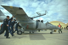 Se presentaron los aviones "Pampa III" en Río Gallegos