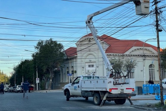 Por tareas de Servicios Públicos se interrumpirá el tránsito y el servicio de luz en el centro de Río Gallegos