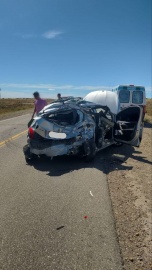 Rescatan a dos personas de un rodado accidentado