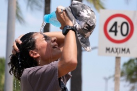 SMN emitió alerta por calor extremo en más de 15 provincias, mientras en Mendoza rige el alerta roja