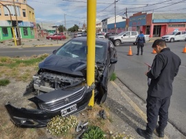 Choque y fuga en Río Gallegos: tres heridos