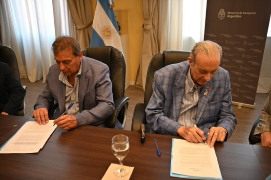 presidente de la empresa Ferrocarriles Argentinos Sociedad del Estado, Damián Contreras, y el presidente de la Asociación del Congreso Panamericano de Ferrocarriles, Lorenzo Pepe