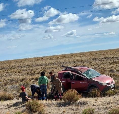 Tres heridos tras volcar camino a Puerto Deseado