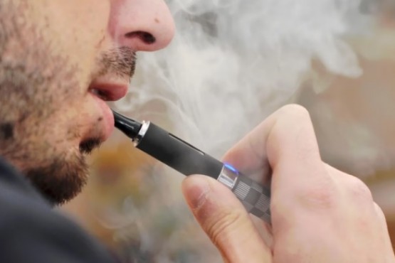 Piden prohibir los cigarrillos electrónicos aromatizados por incitar al tabaquismo