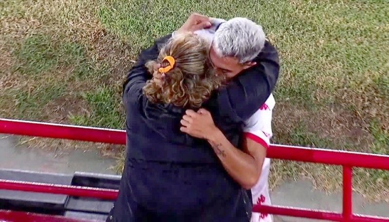 Gauto, gol y  abrazo histórico