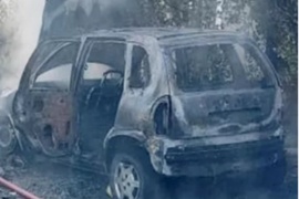Fuego consumió un vehículo