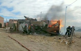 Un incendio consumió toda una casa