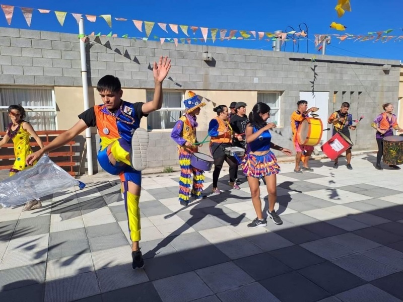 Festejo de Carnaval para los adultos mayores en Caleta Olivia. 