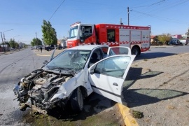 Colisión dejó importantes daños materiales