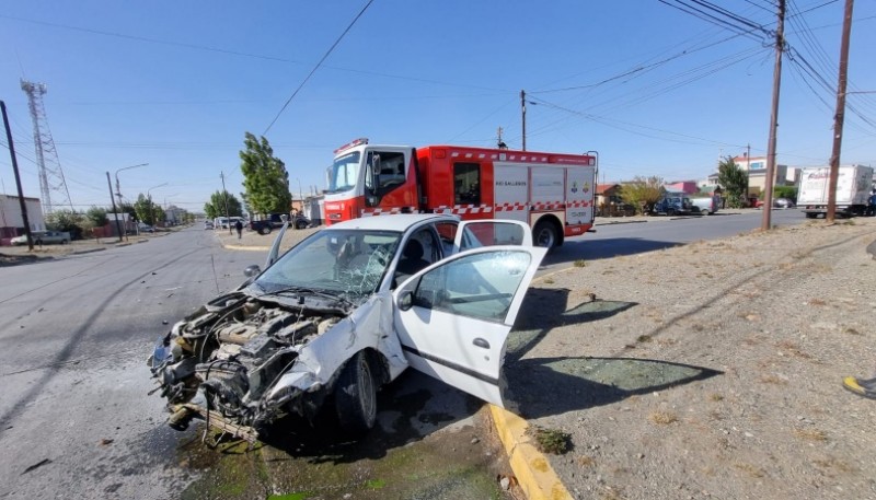 Colisión dejó importantes daños materiales 