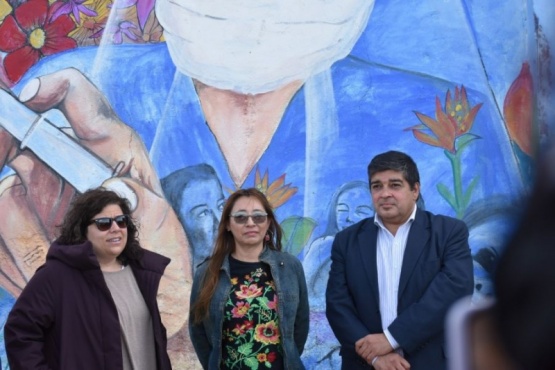 Mural en homenaje a los trabajadores de la salud en Caleta Olivia