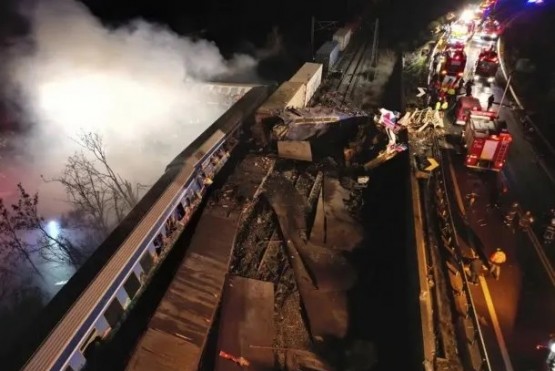 Trágico choque de trenes en Grecia: al menos 36 muertos y 85 heridos