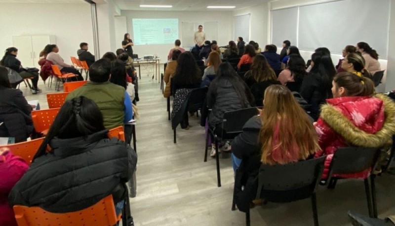 Cientos de jóvenes acceden a las carreras que ofrece el Centro universitario de El Calafate.  