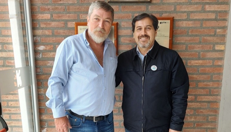 El decano de la Facultad Regional de la UTN, Sebastián Puig se reunió este viernes con el intendente de Puerto Santa Cruz, Néstor González.  