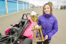 Mujeres en el automovilismo: Cande Riestra, la primera en ganar en Santa Cruz