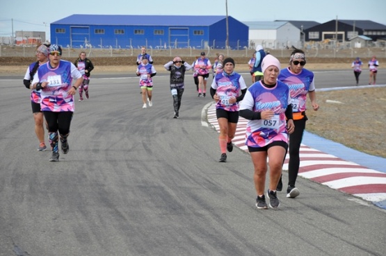 Corrida Tiempo de Mujeres en el Autódromo José Muñiz. 