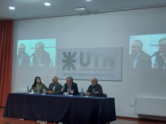 El embajador de Cuba dio un conversatorio en la UTN