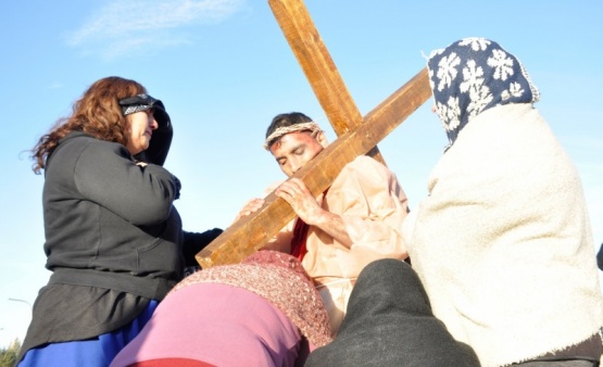 Semana Santa: Fieles presentaron el Via Crucis en Río Gallegos