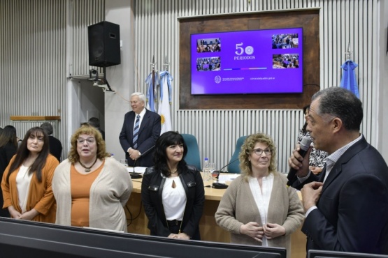 Homenaje a representantes del pueblo en los 40 años de democracia