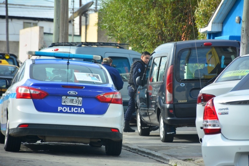 Un hombre murió electrocutado en Santa Cruz mientras lavaba su camioneta