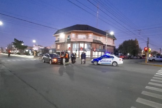 Ciclista circulaba en contramano y fue embestido 