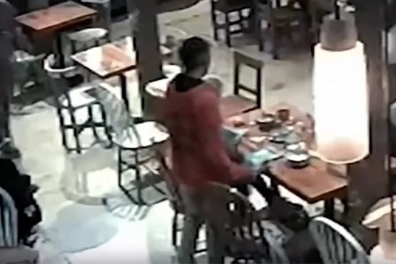 Adolescente hurtó un celular en un bar de Palermo y todo terminó de modo inesperado