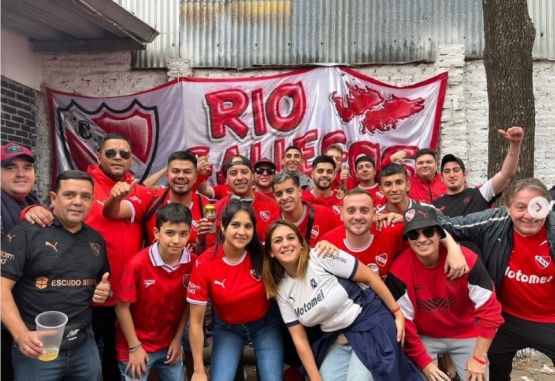 La Peña riogalleguense de Independiente reúne se suma a la colecta para ayudar al Club