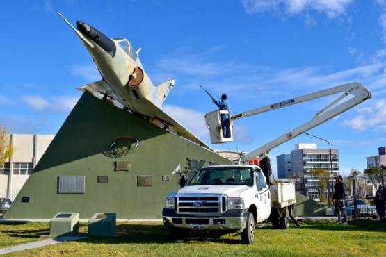 Municipio acondiciona el Monumento al Piloto de Malvinas y el avión Mirage