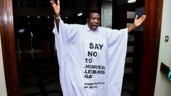 El parlamento ugandés volvió a aprobar, con reformas, una ley anti-LGTBI