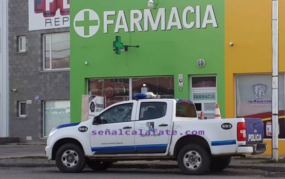 Lanzan una molotov contra una farmacia