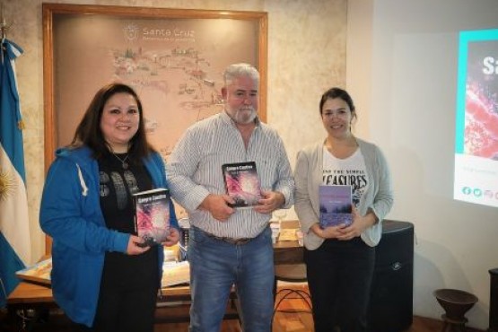 El escritor Luis Pellanda presentó su nuevo libro en la Casa de Santa Cruz