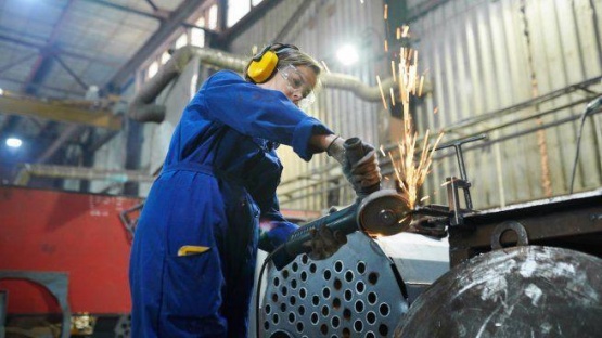 El empleo formal industrial alcanza su nivel más alto en cuatro años