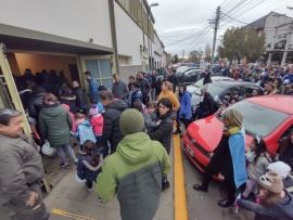 Fieles realizaron procesión por la Virgen de Lujan