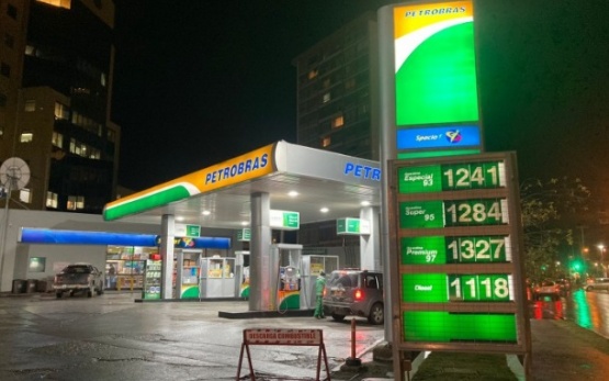 Gasolinas bajaron hasta $27 el litro en Punta Arenas