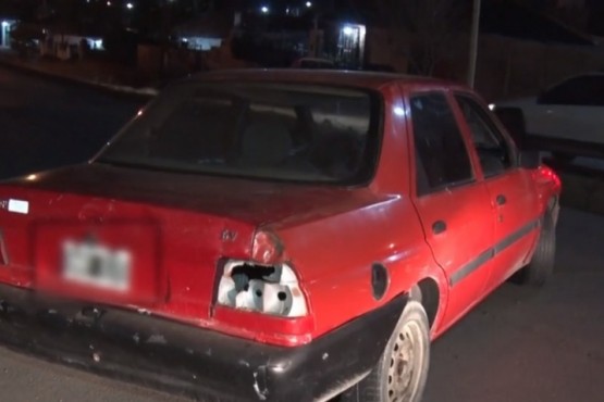 Quiso evadir un control, chocó y abandonó el auto 