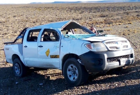 Camioneta de Vialidad Provincial volcó y sus ocupantes están internados