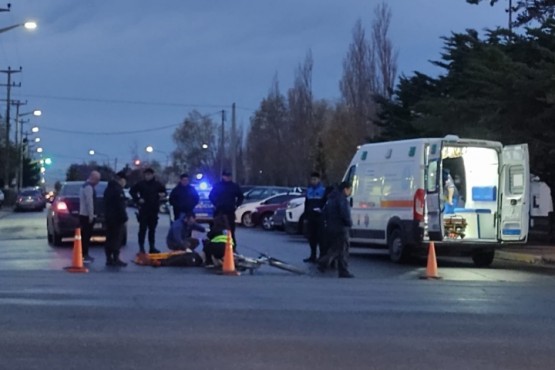 Ciclista hospitalizado tras ser embestido 