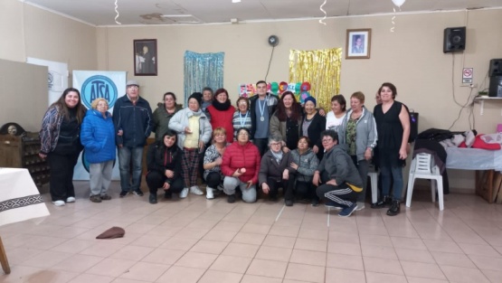 Jubiladas de ATSA y adultos mayores del Cenin 7 compartieron jornada recreativa