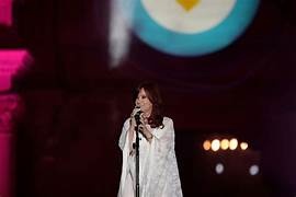 Cristina Kirchner hablará en Plaza de Mayo ante dirigentes y militantes expectantes por una definición electoral