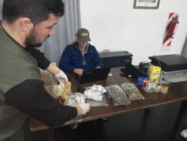 Detienen a un sujeto que recibió droga en una encomienda